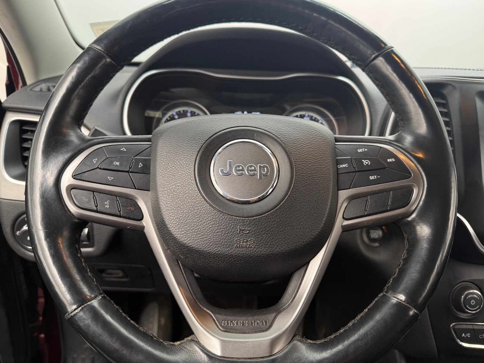 Thumbnail: 2019 Jeep Cherokee - 5