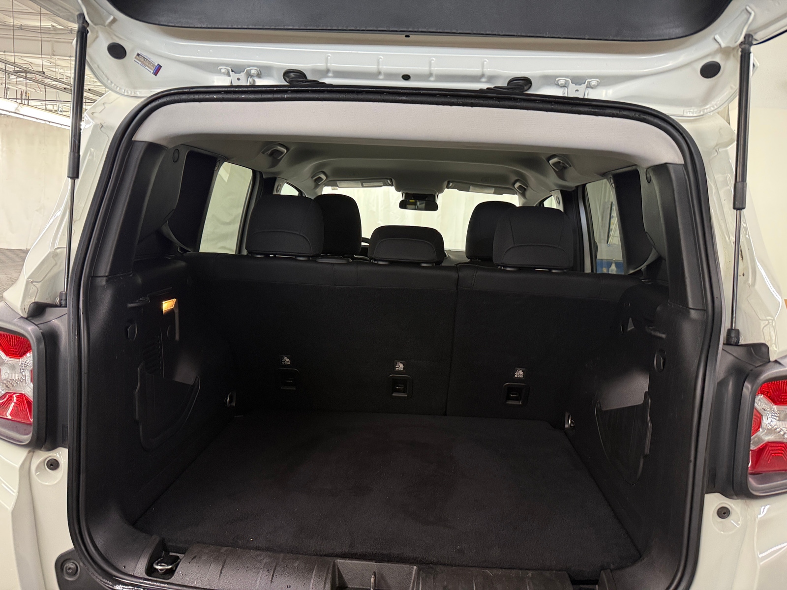 Thumbnail: 2021 Jeep Renegade - 7