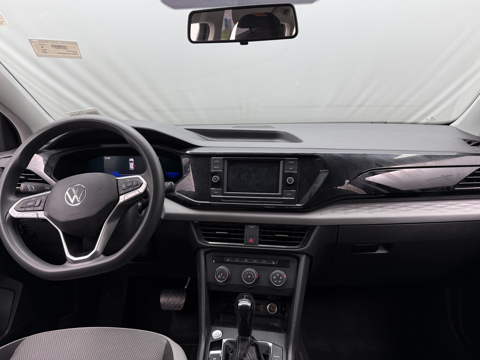 Thumbnail: 2022 Volkswagen Taos - 3