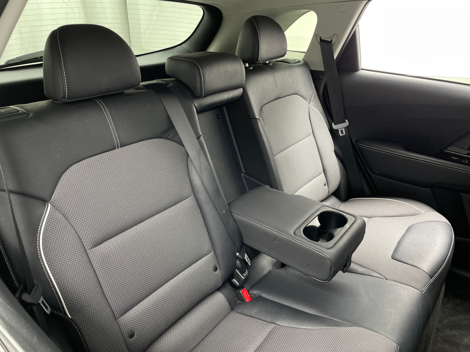 Thumbnail: 2020 Kia Niro - 6