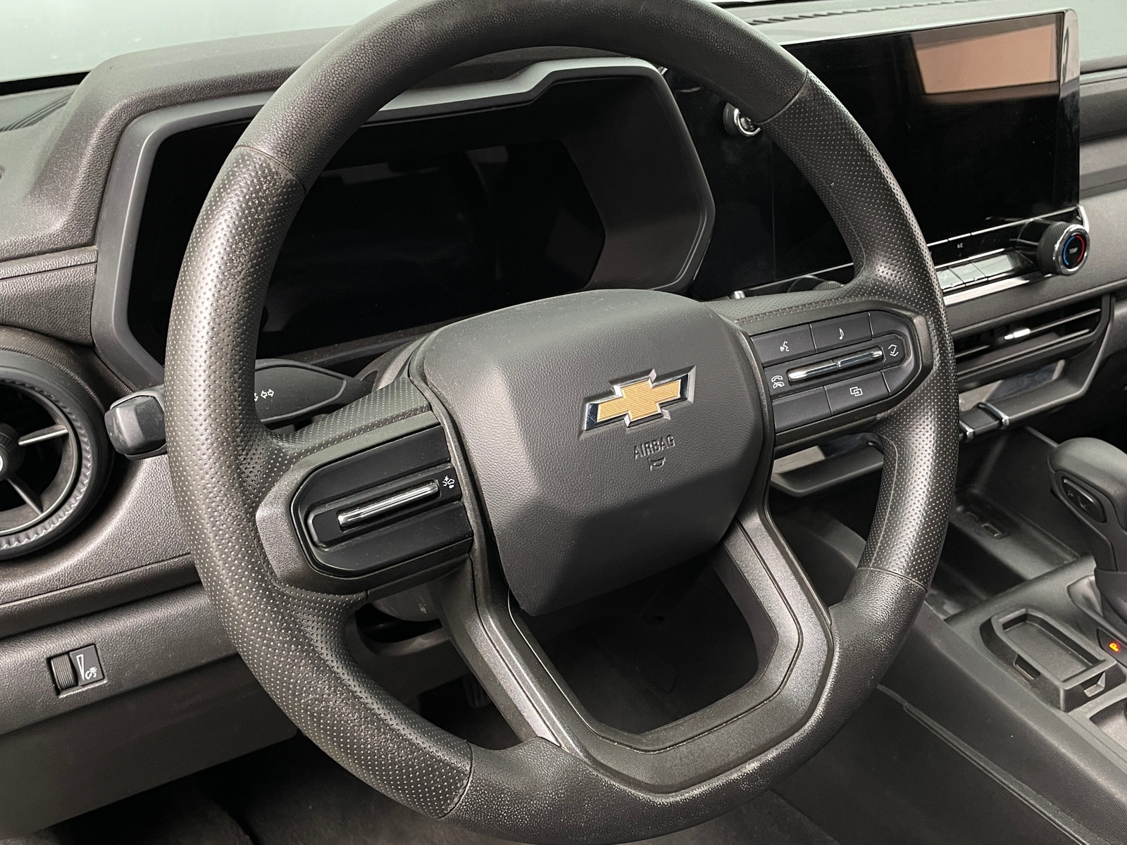 Thumbnail: 2023 Chevrolet Colorado - 5