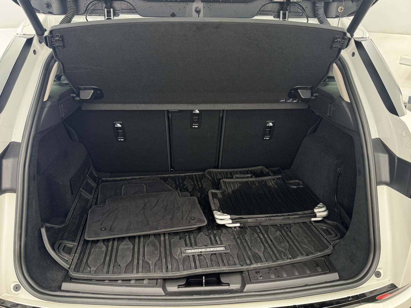 Thumbnail: 2023 Land Rover Range Rover Evoque - 6