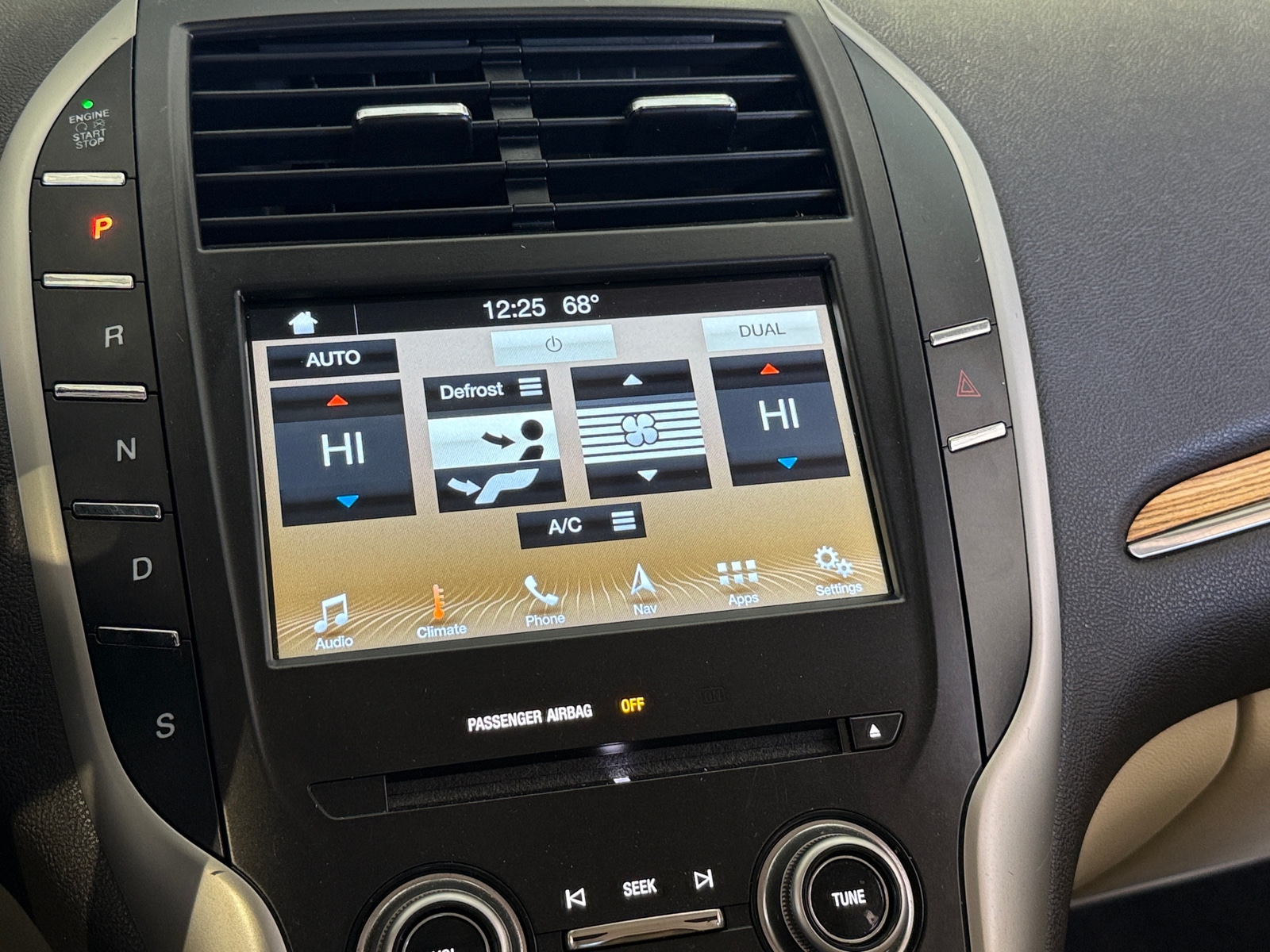 Thumbnail: 2016 Lincoln MKC - 3