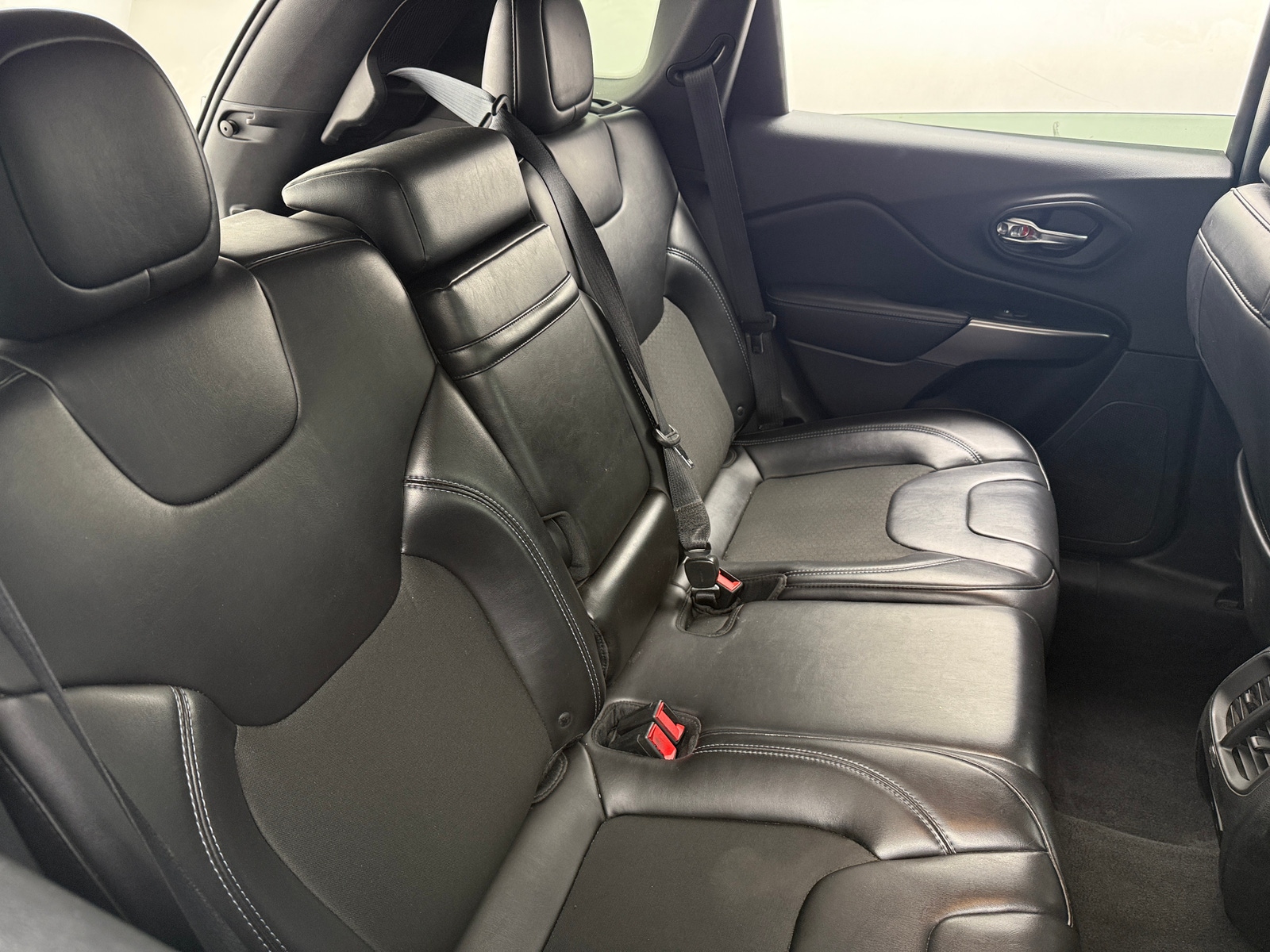 Thumbnail: 2019 Jeep Cherokee - 6