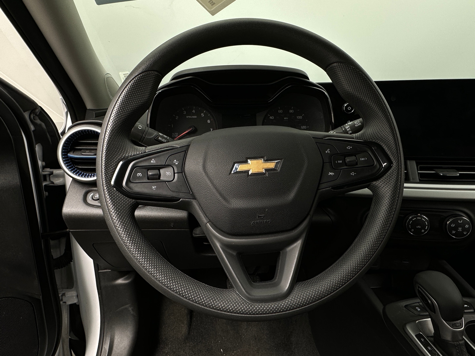 Thumbnail: 2025 Chevrolet Trax - 5