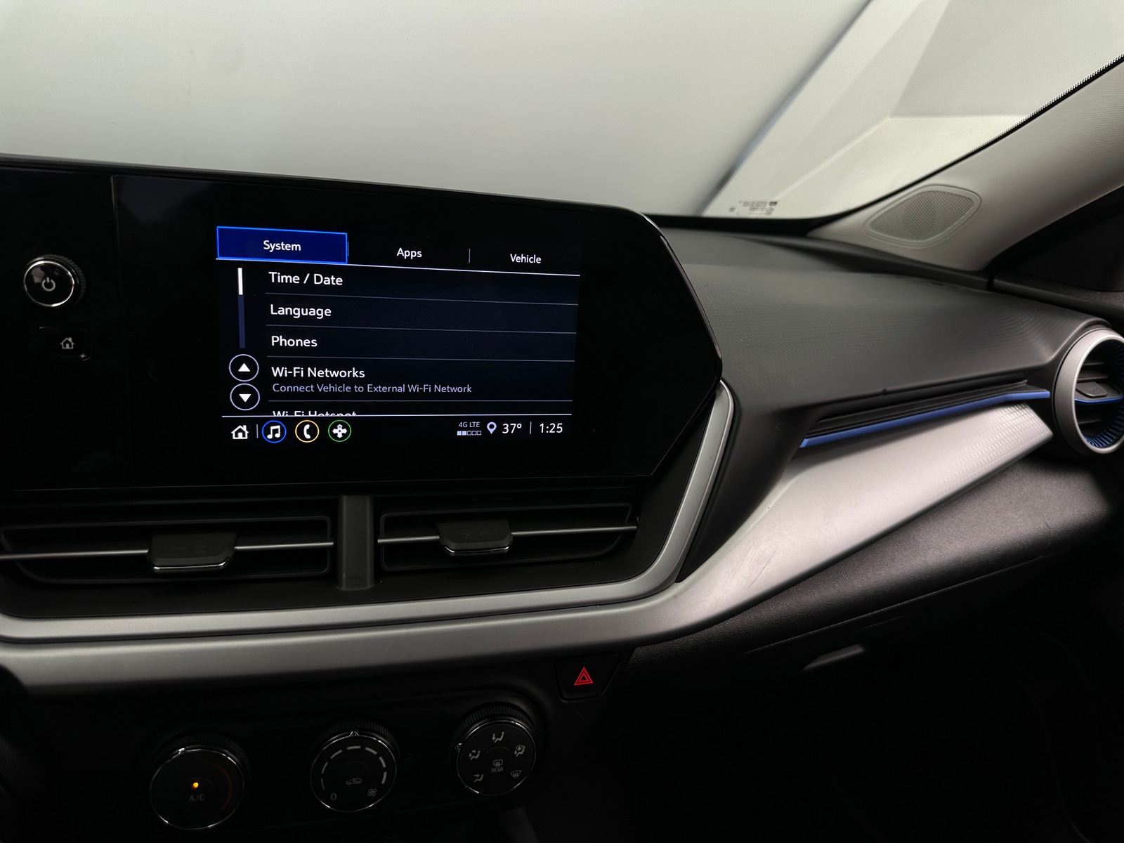 Thumbnail: 2025 Chevrolet Trax - 4