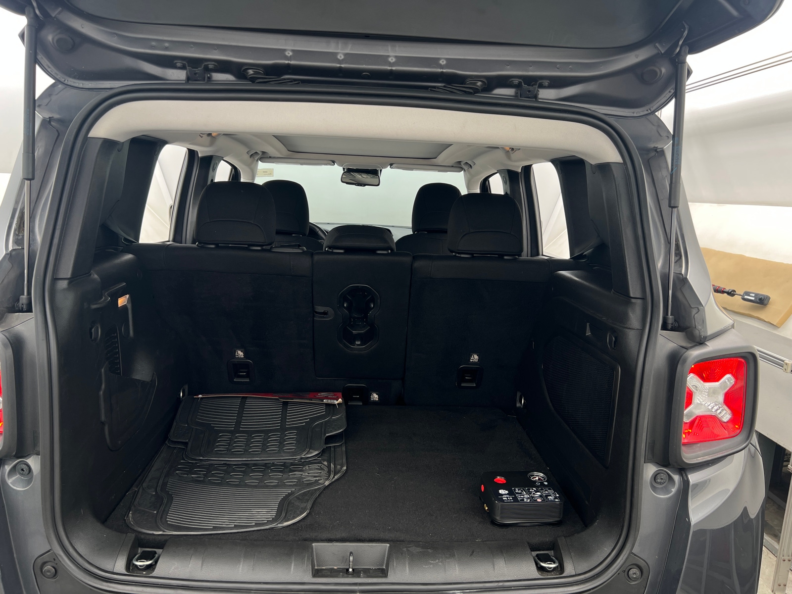 Thumbnail: 2022 Jeep Renegade - 7