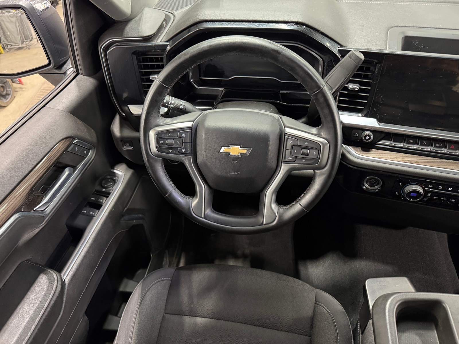 Thumbnail: 2023 Chevrolet Silverado 1500 - 5