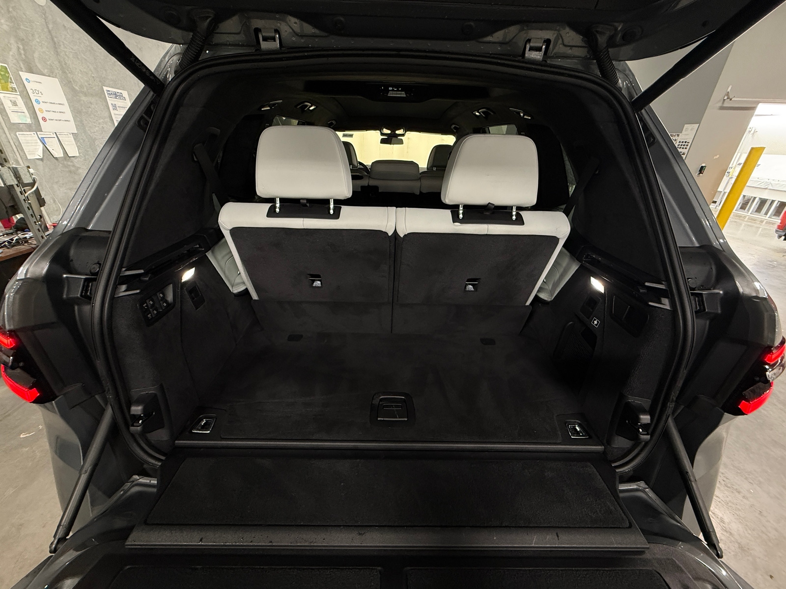 Thumbnail: 2023 BMW X7 - 6