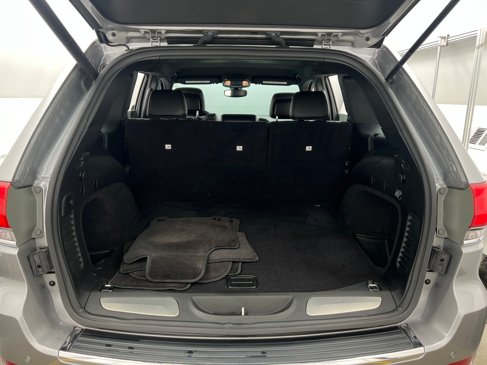 Thumbnail: 2018 Jeep Grand Cherokee - 6