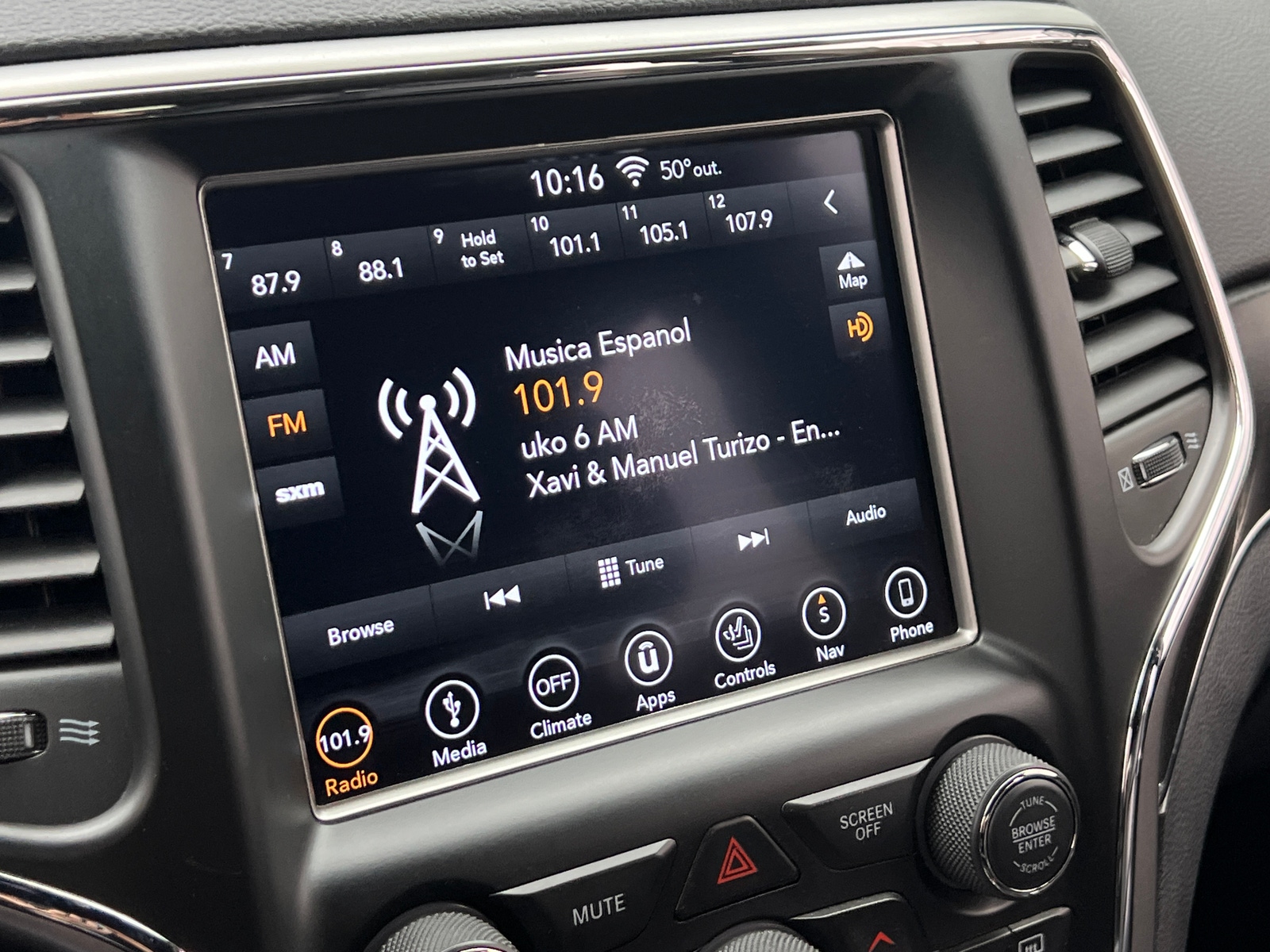 Thumbnail: 2018 Jeep Grand Cherokee - 3