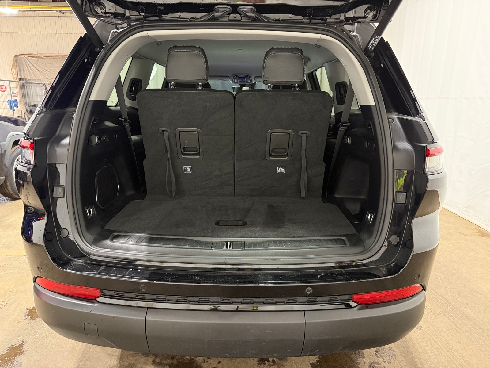 Thumbnail: 2023 Jeep Grand Cherokee L - 6