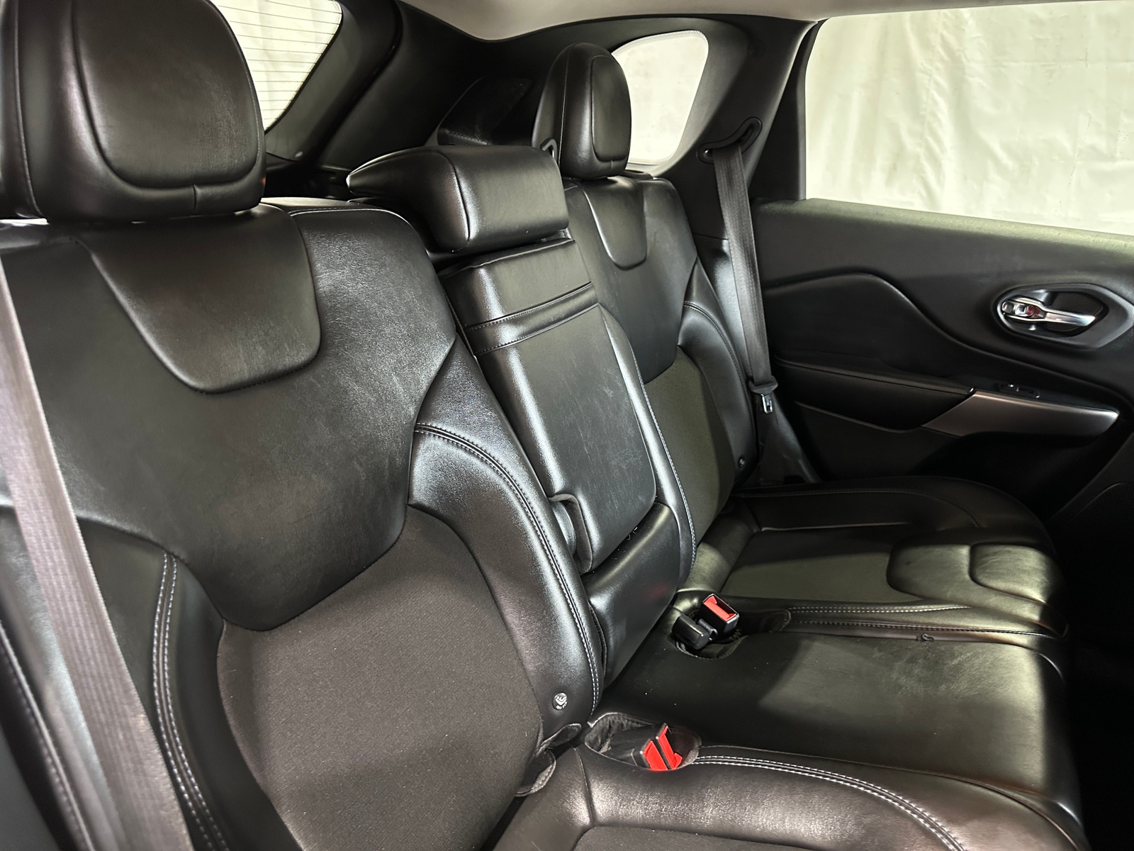 Thumbnail: 2019 Jeep Cherokee - 6