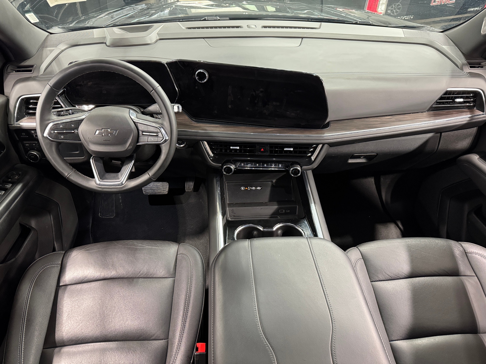 Thumbnail: 2025 Chevrolet Suburban - 2