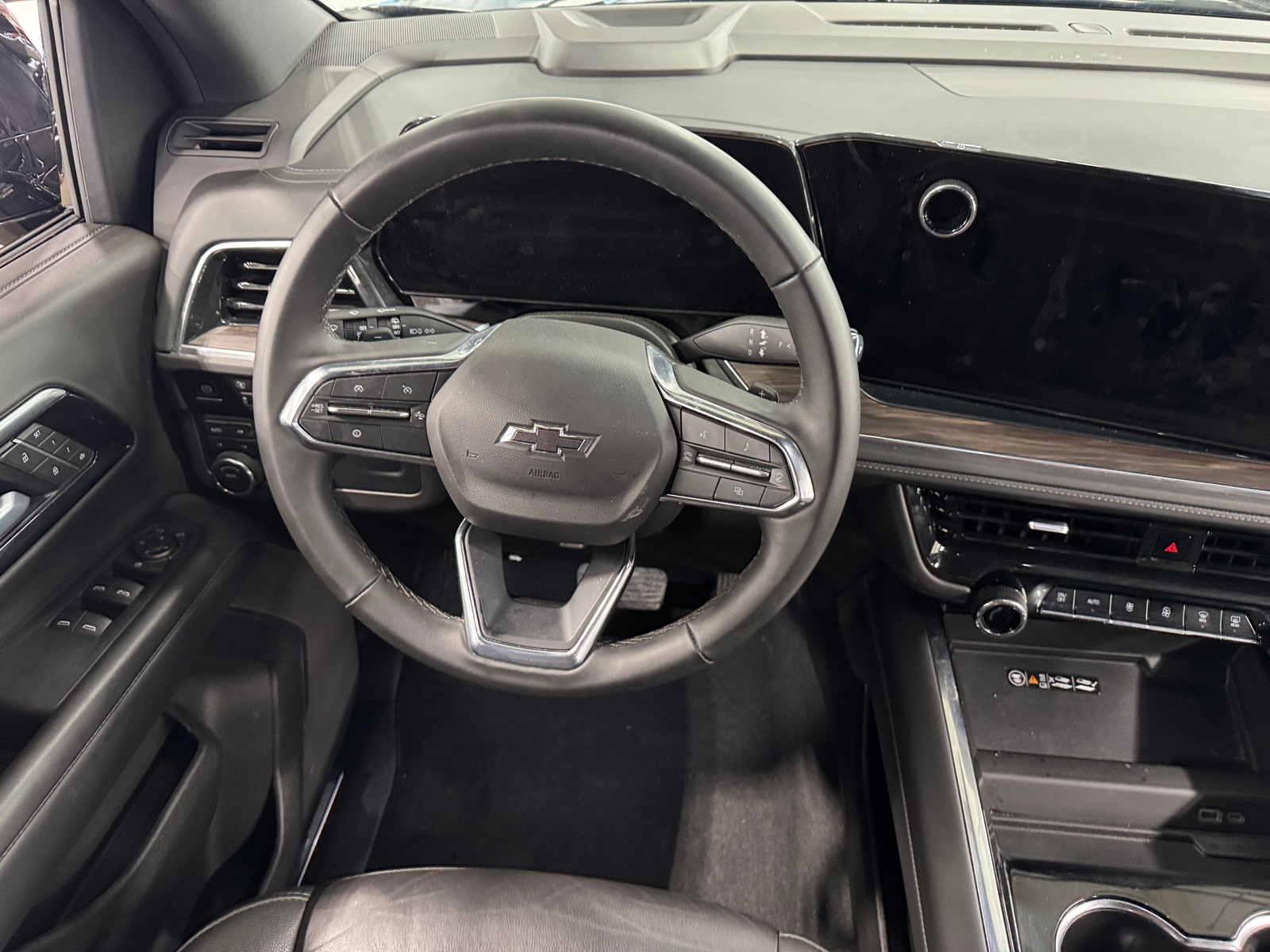 Thumbnail: 2025 Chevrolet Suburban - 4