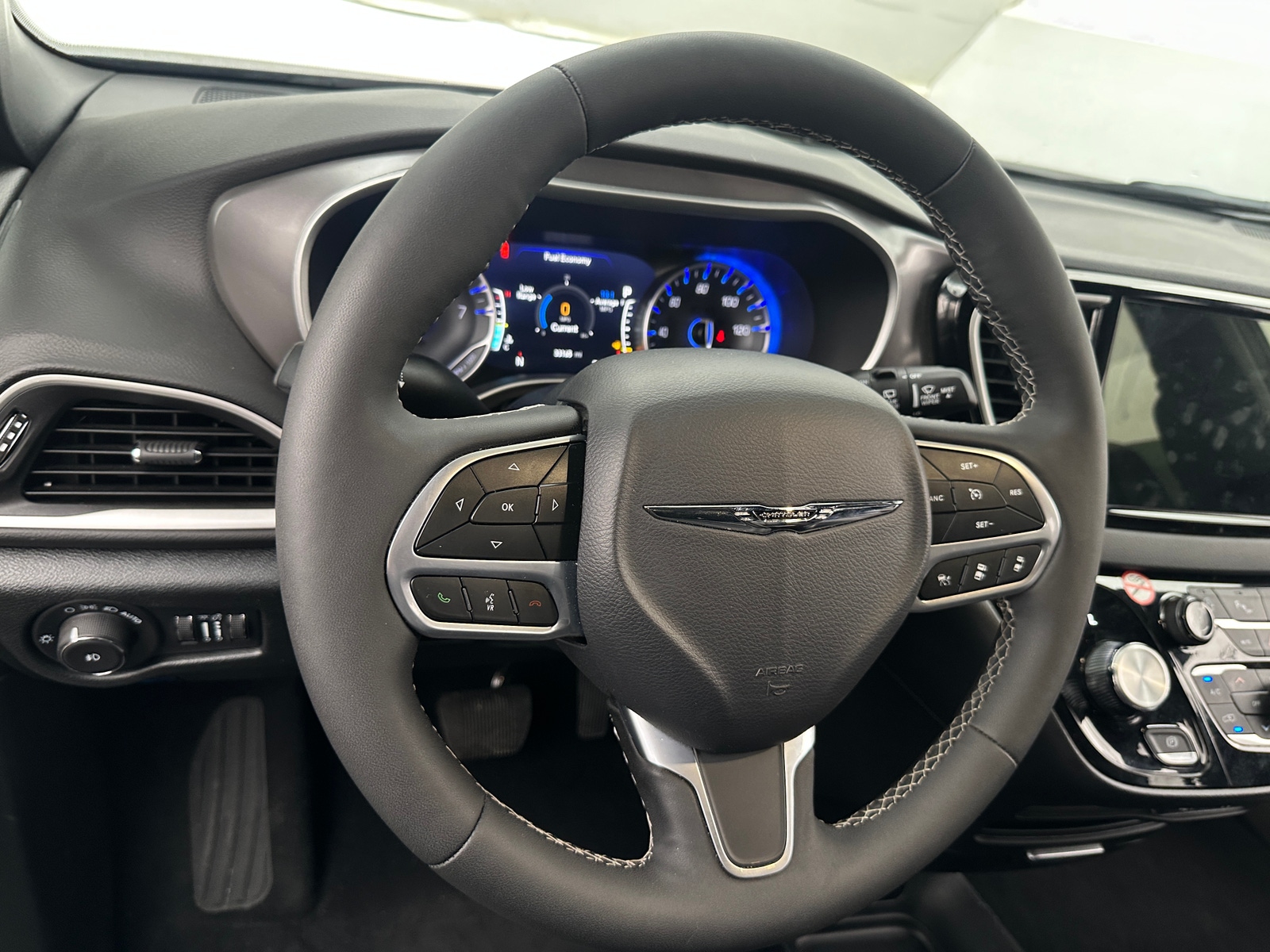 Thumbnail: 2025 Chrysler Pacifica - 4