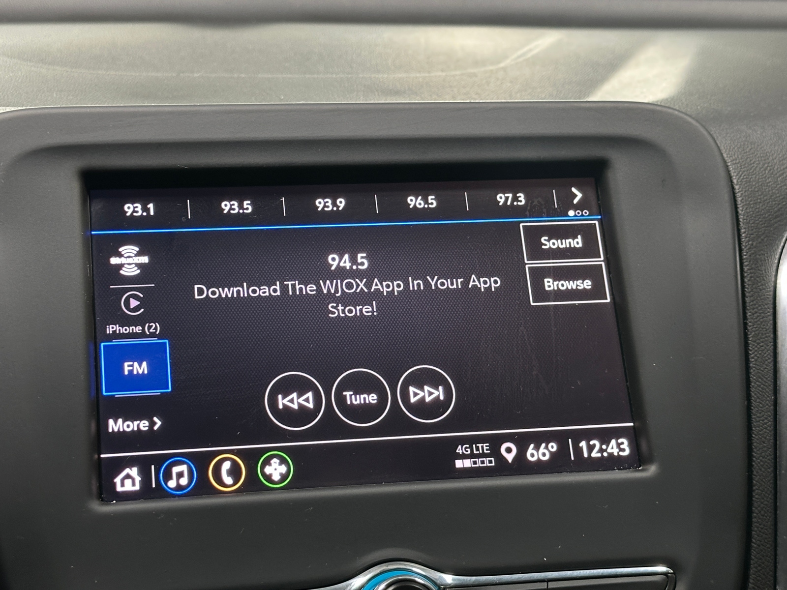 Thumbnail: 2023 Chevrolet Equinox - 4