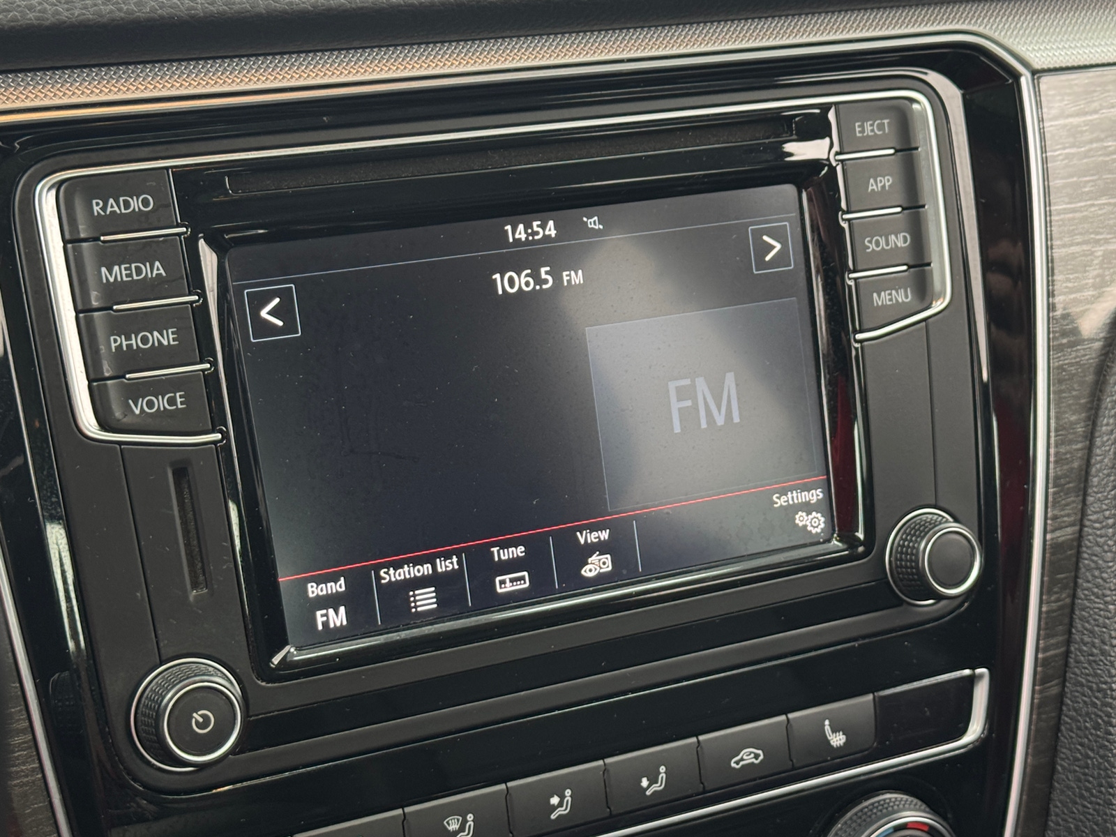 Thumbnail: 2018 Volkswagen Passat - 3