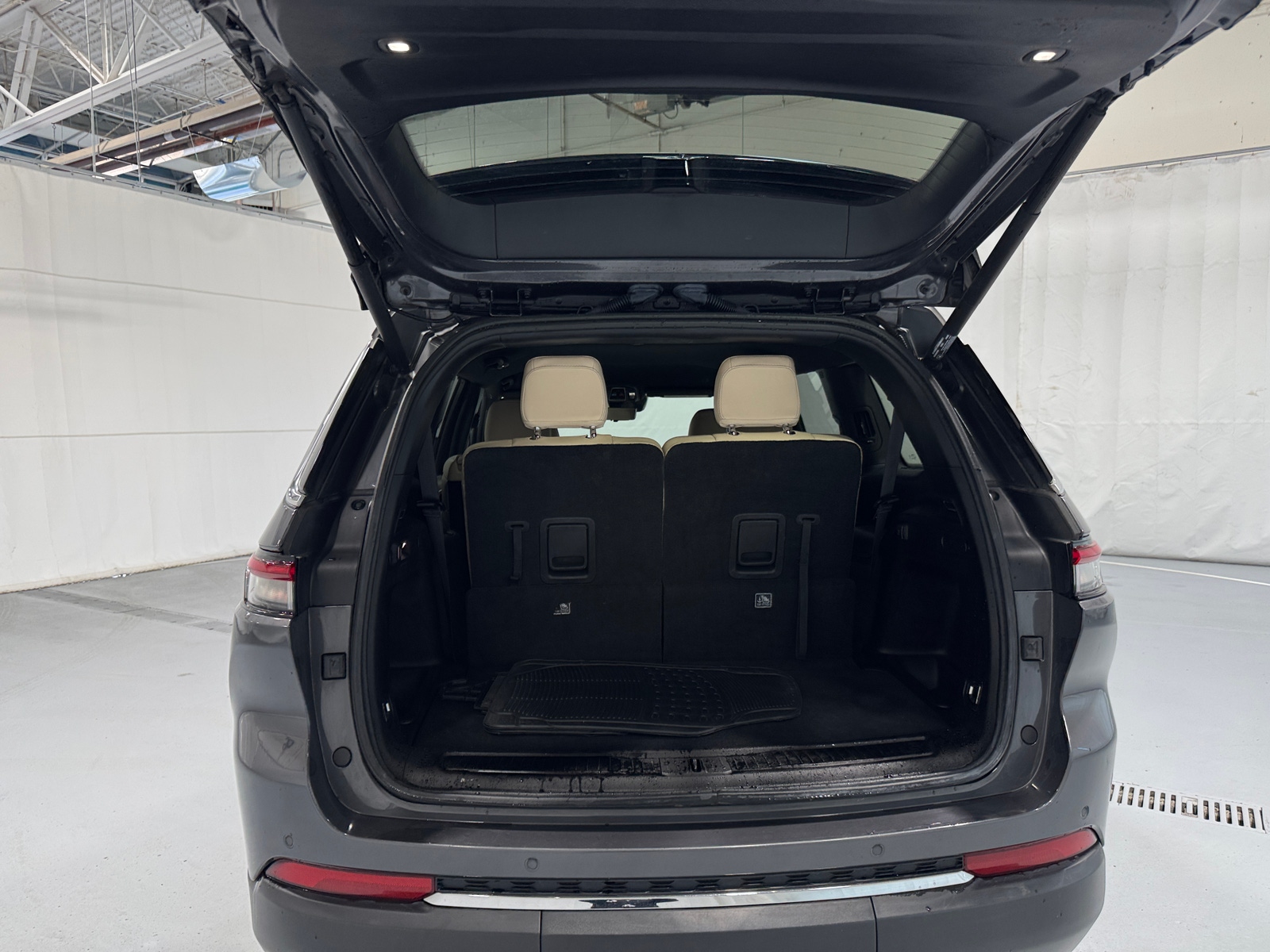 Thumbnail: 2023 Jeep Grand Cherokee L - 6