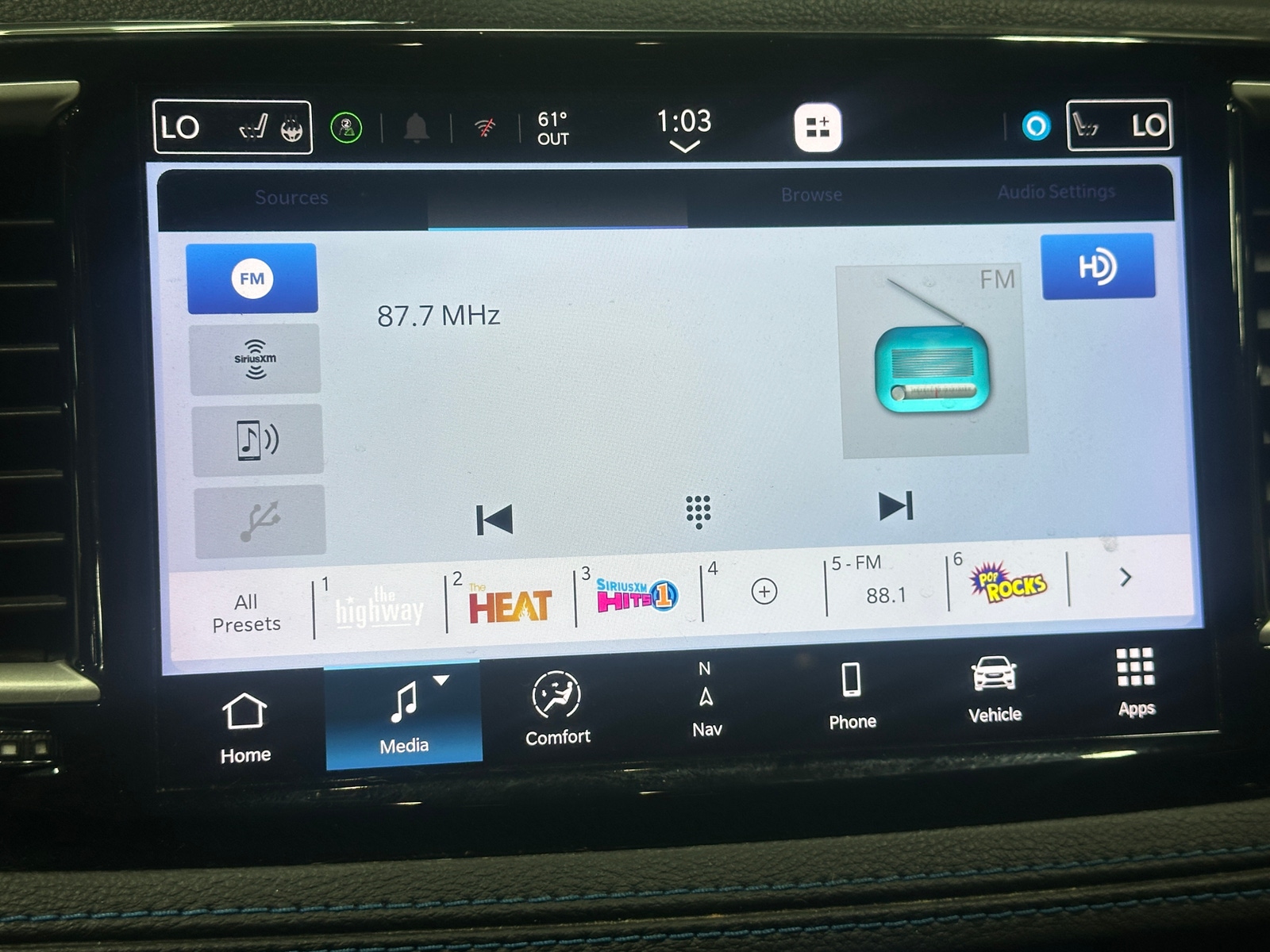 Thumbnail: 2021 Chrysler Pacifica - 3