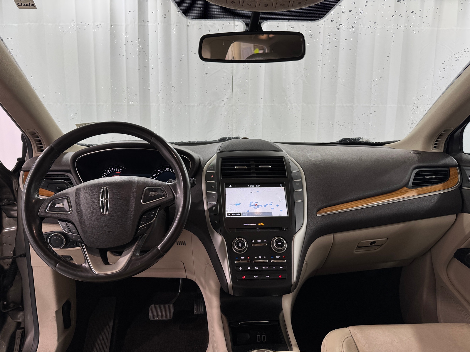 Thumbnail: 2017 Lincoln MKC - 2