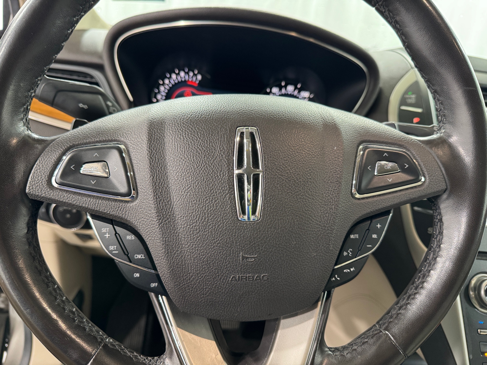 Thumbnail: 2017 Lincoln MKC - 4