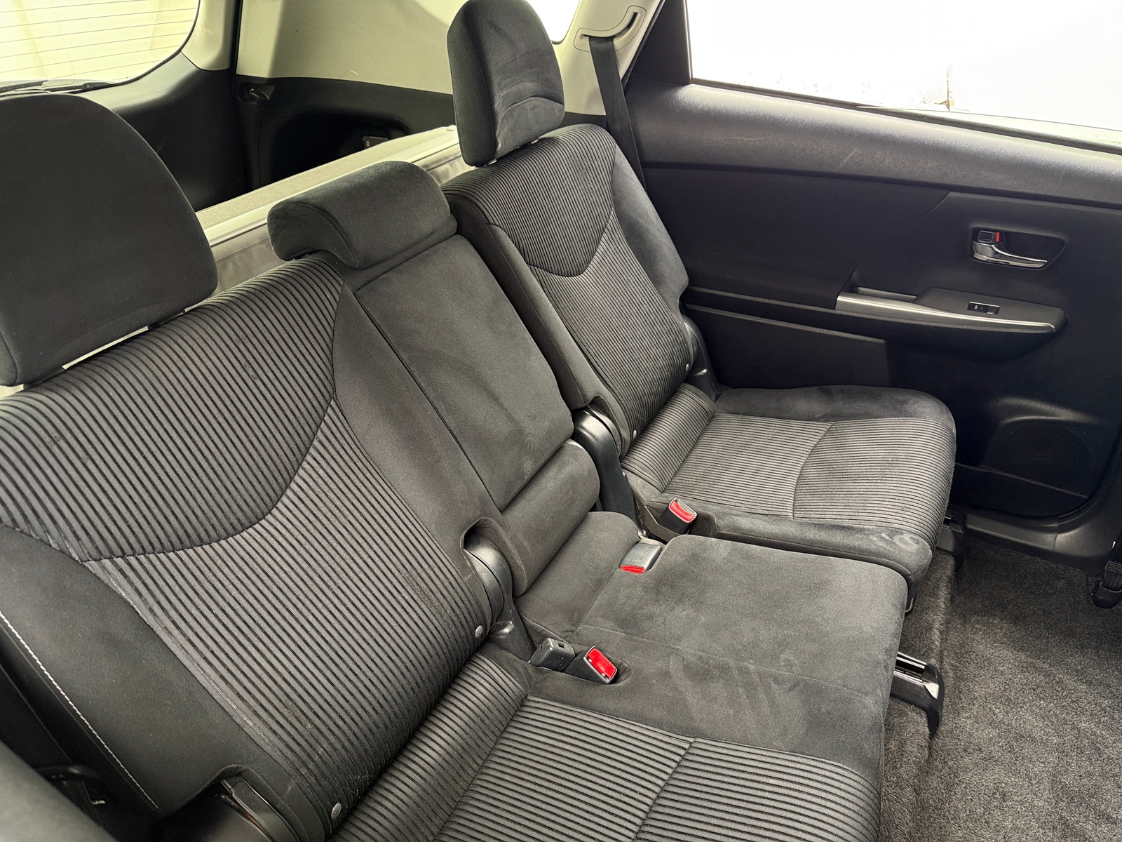 Thumbnail: 2016 Toyota Prius v - 6