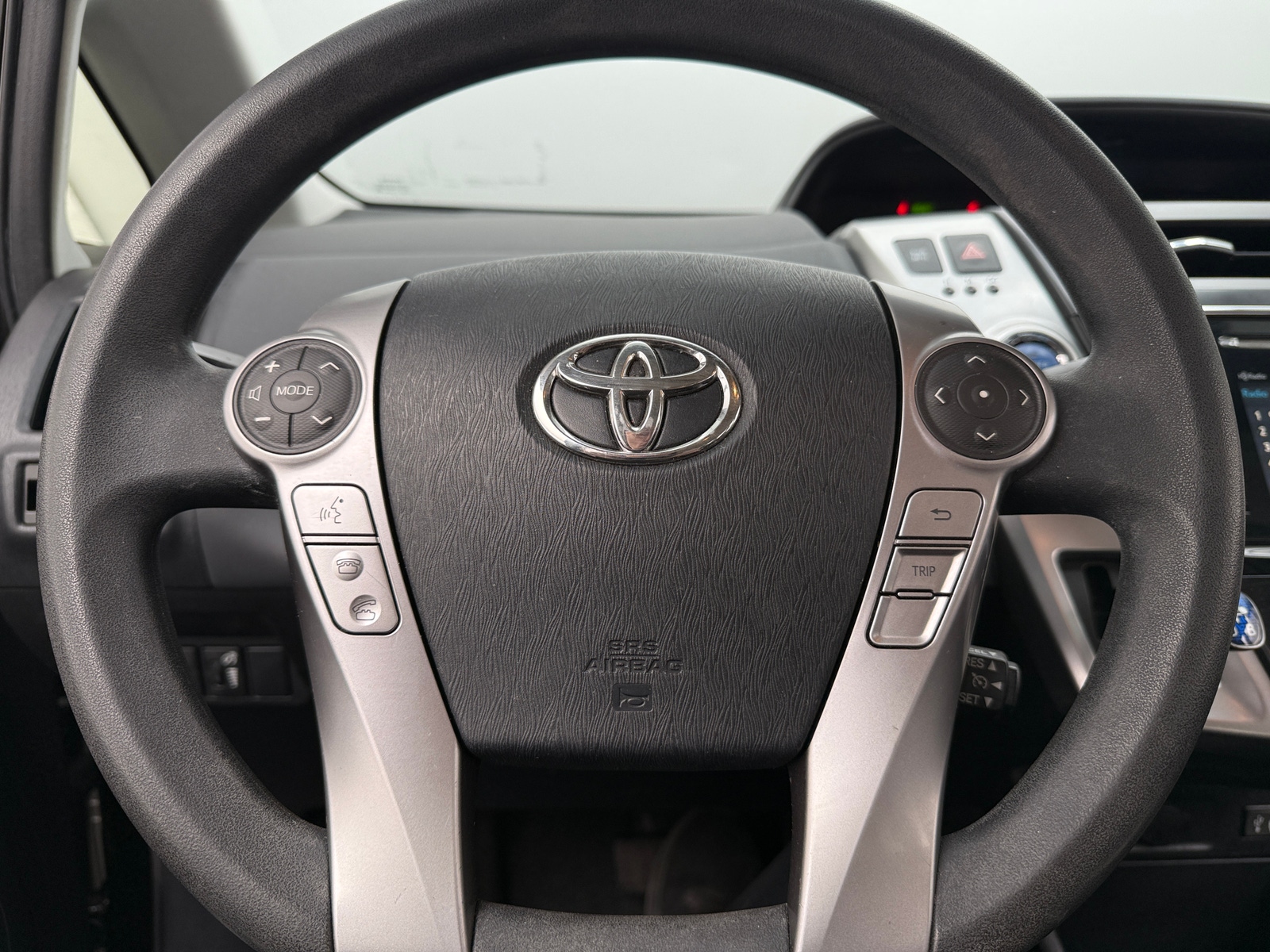 Thumbnail: 2016 Toyota Prius v - 5