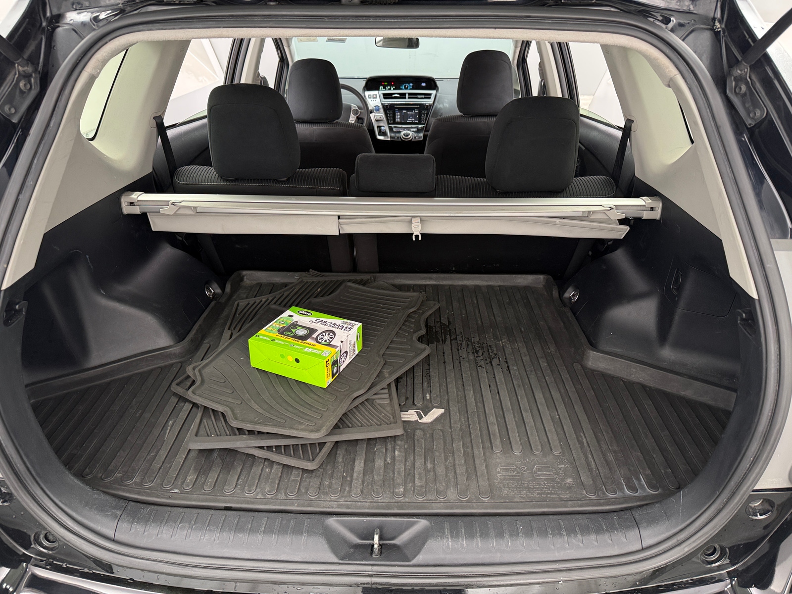 Thumbnail: 2016 Toyota Prius v - 7