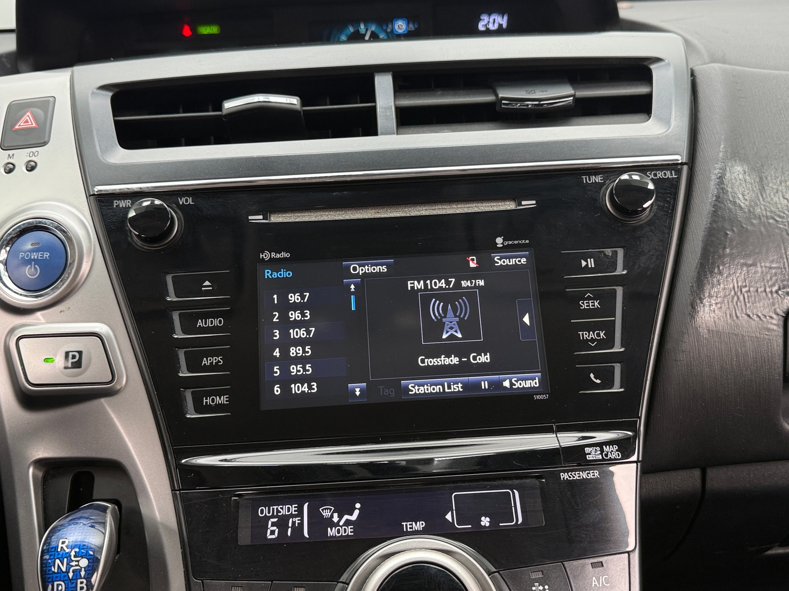 Thumbnail: 2016 Toyota Prius v - 4