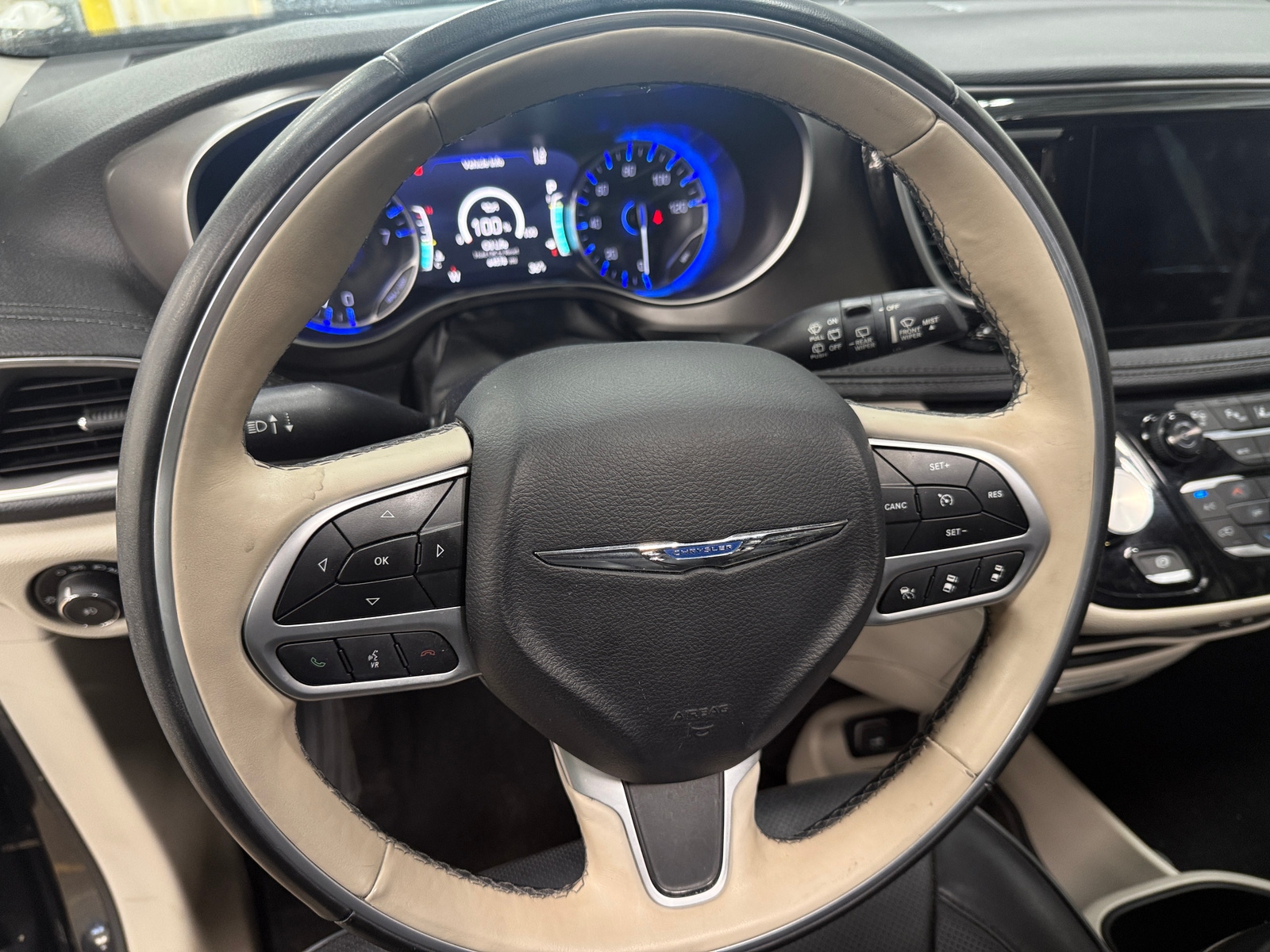 Thumbnail: 2018 Chrysler Pacifica - 4