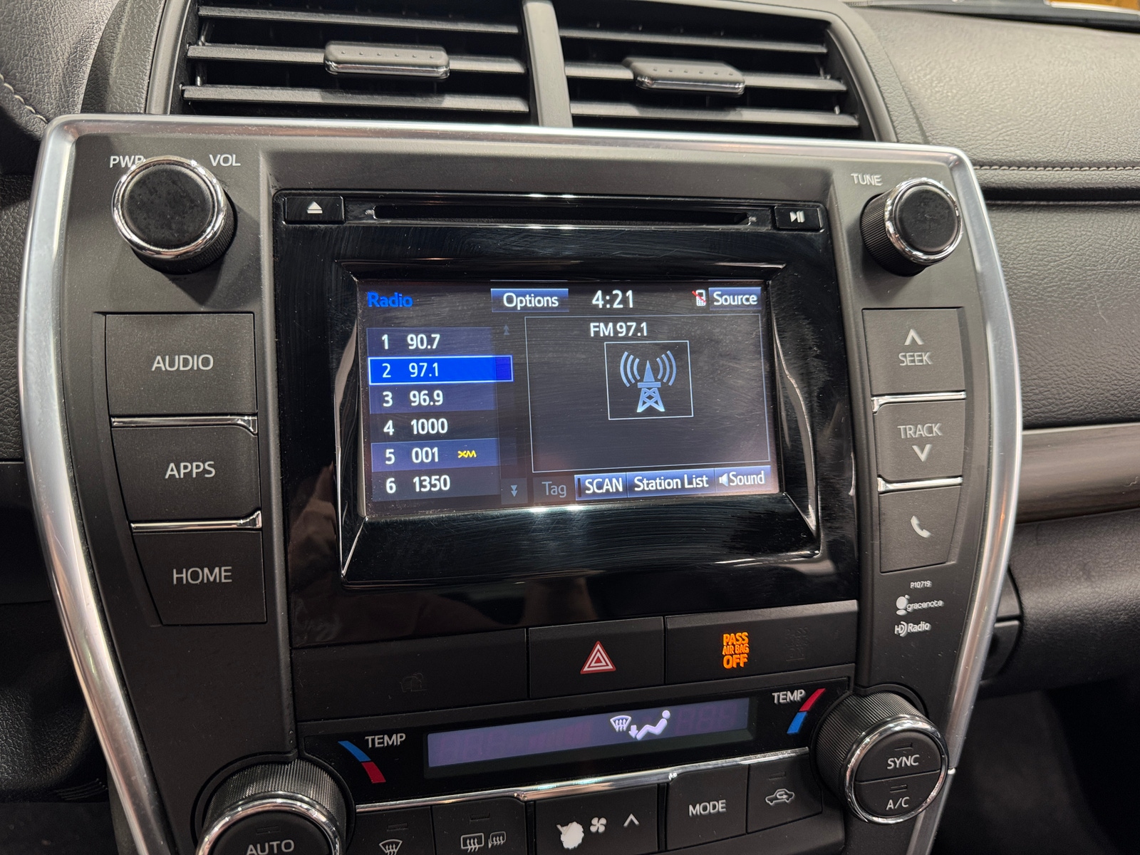 Thumbnail: 2015 Toyota Camry - 4