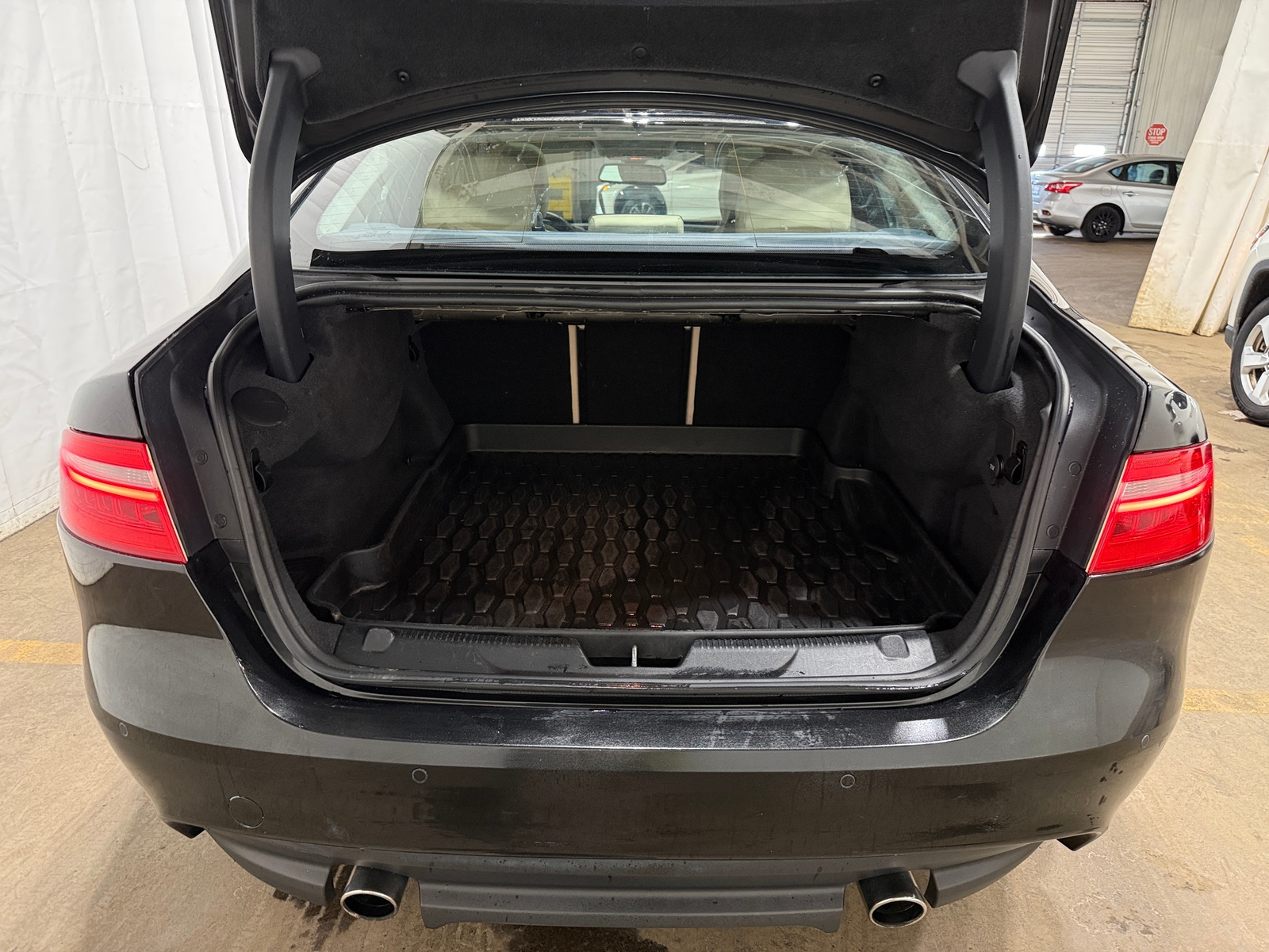 Thumbnail: 2017 Jaguar XE - 6