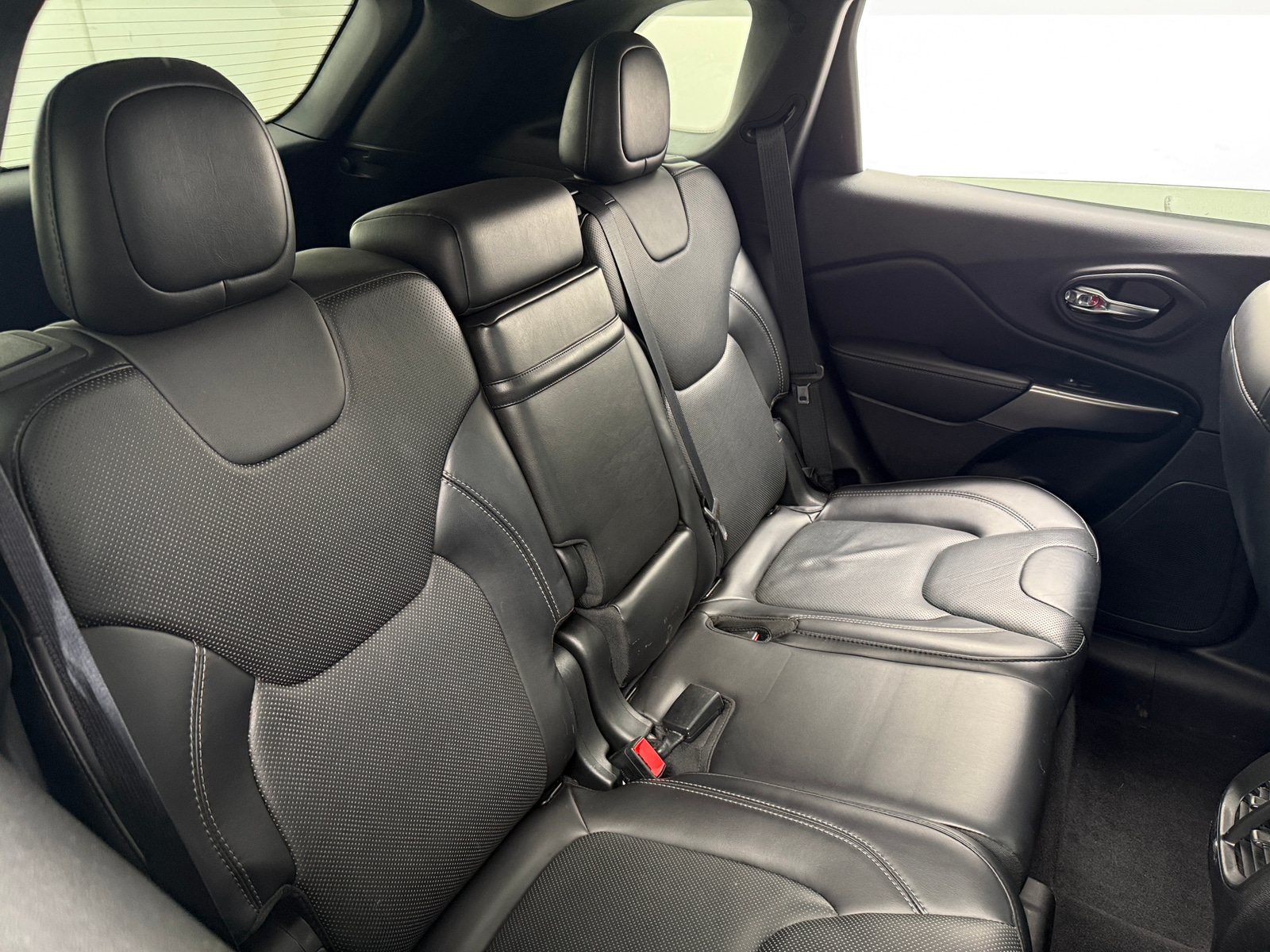 Thumbnail: 2019 Jeep Cherokee - 5