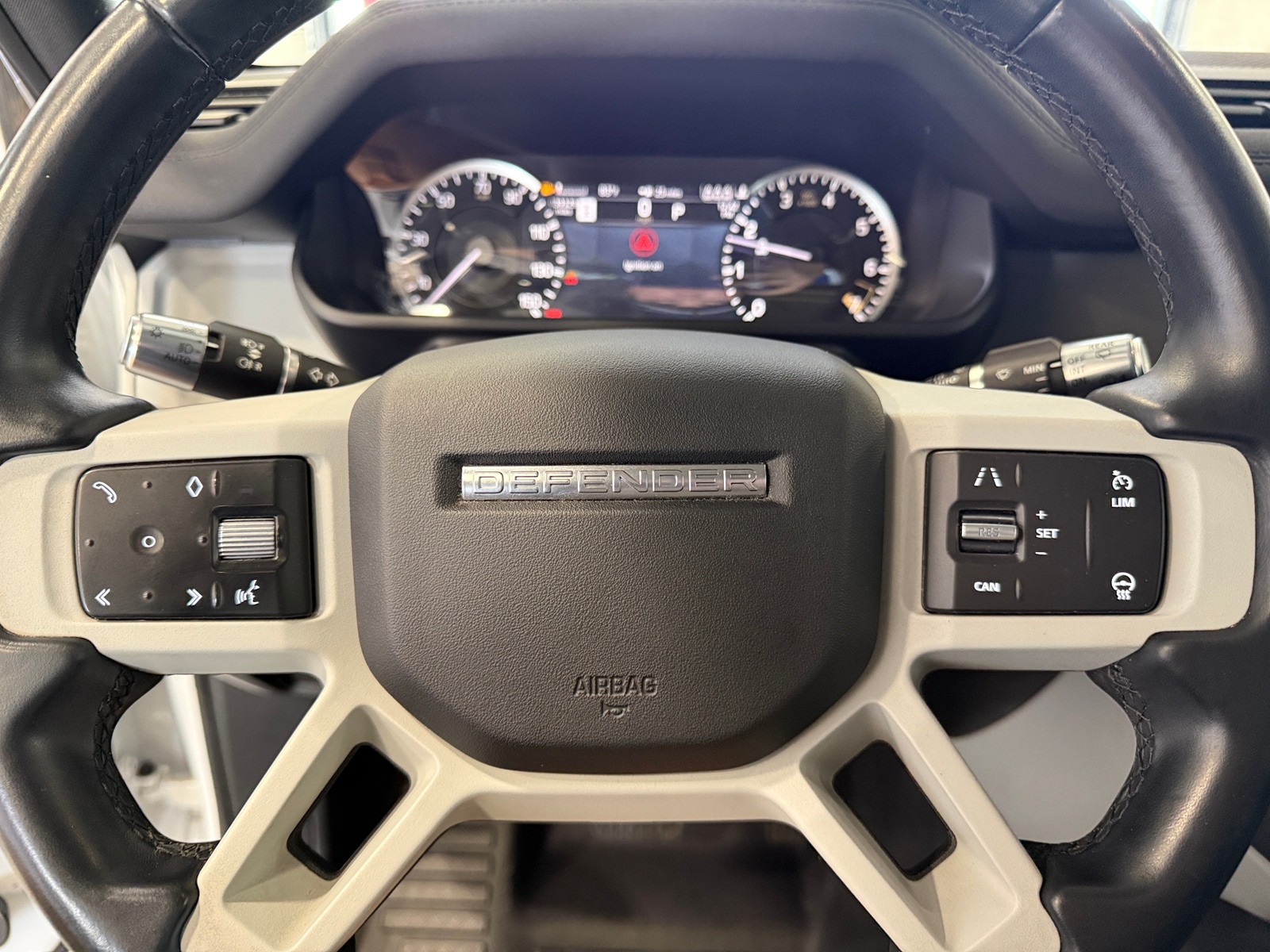 Thumbnail: 2022 Land Rover Defender - 4