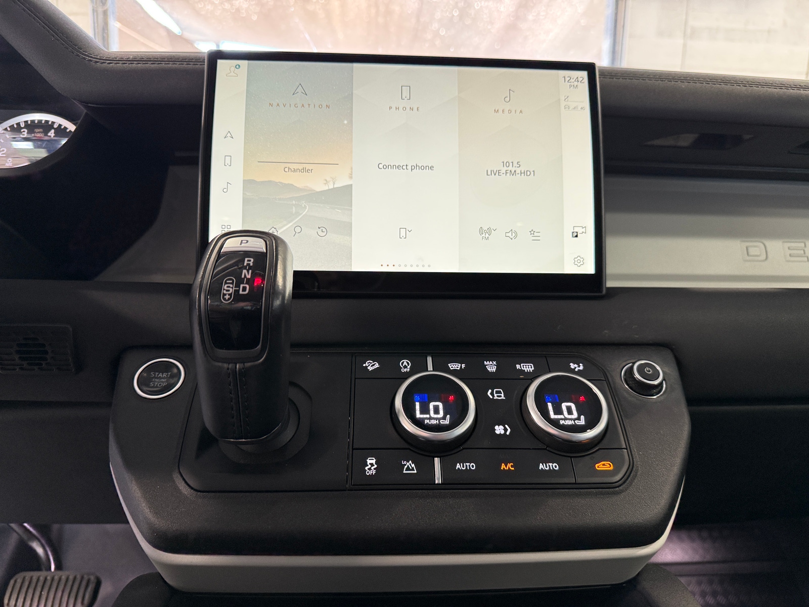 Thumbnail: 2022 Land Rover Defender - 3