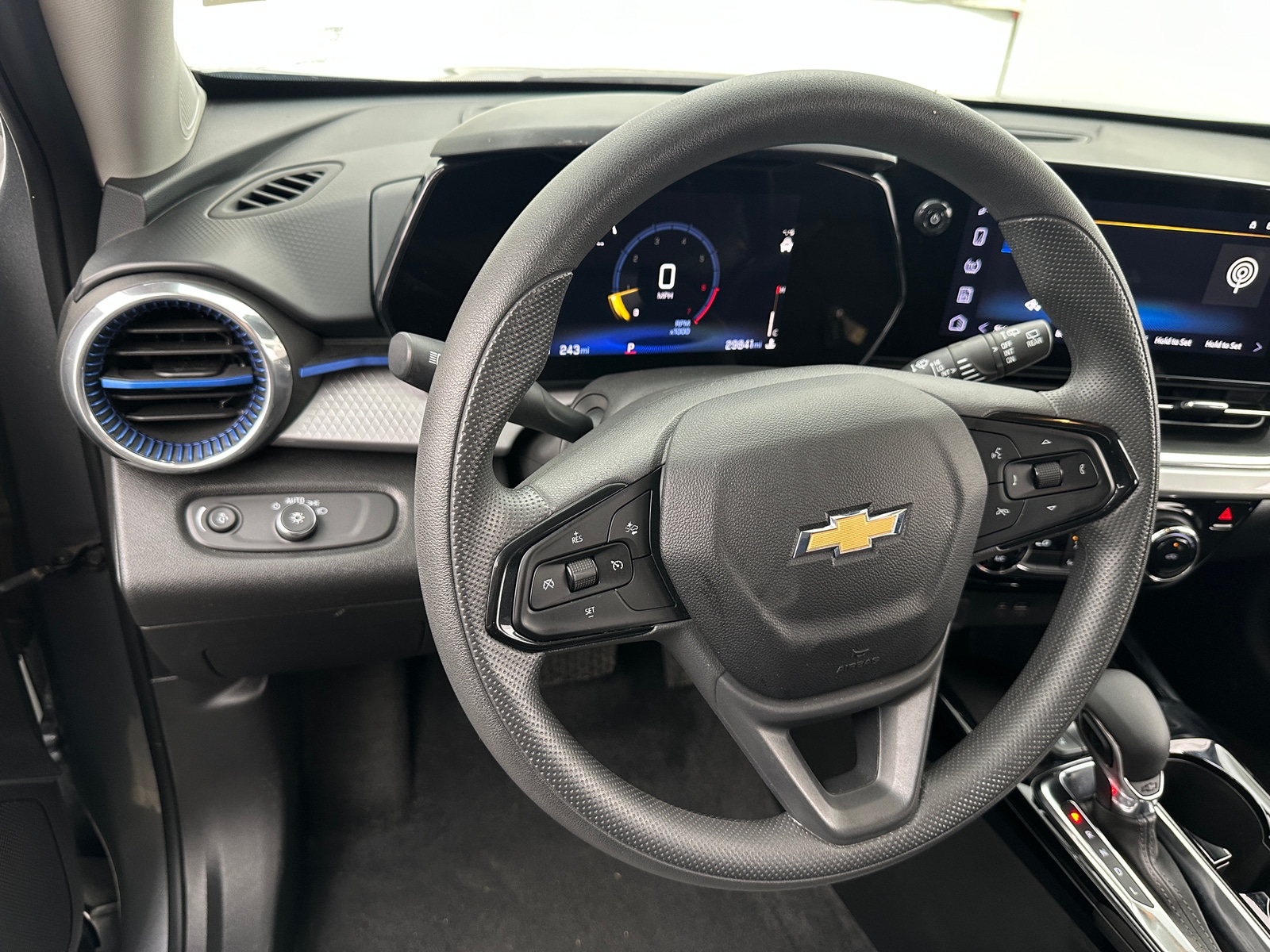 Thumbnail: 2025 Chevrolet Trax - 5