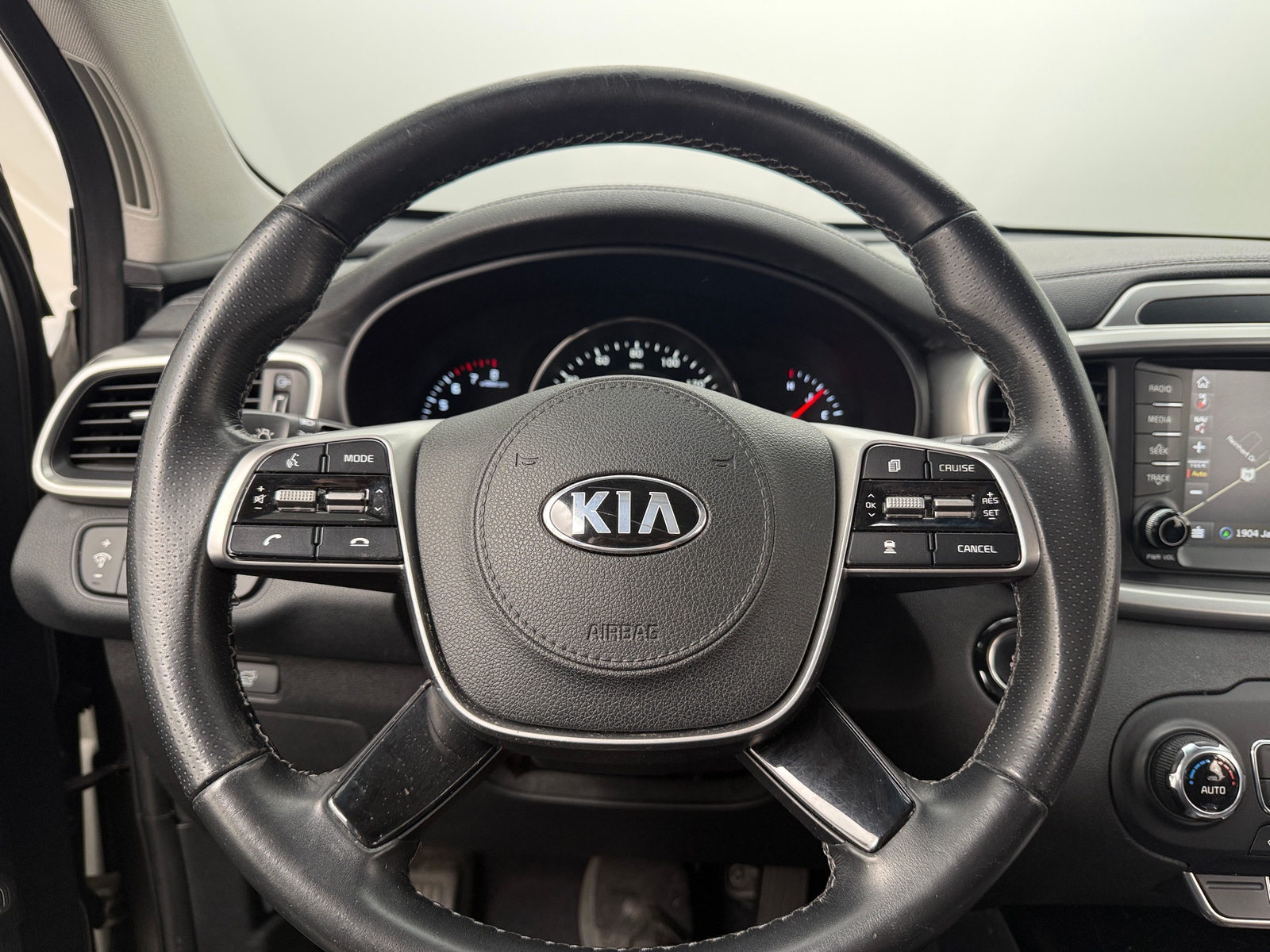 Thumbnail: 2019 Kia Sorento - 4