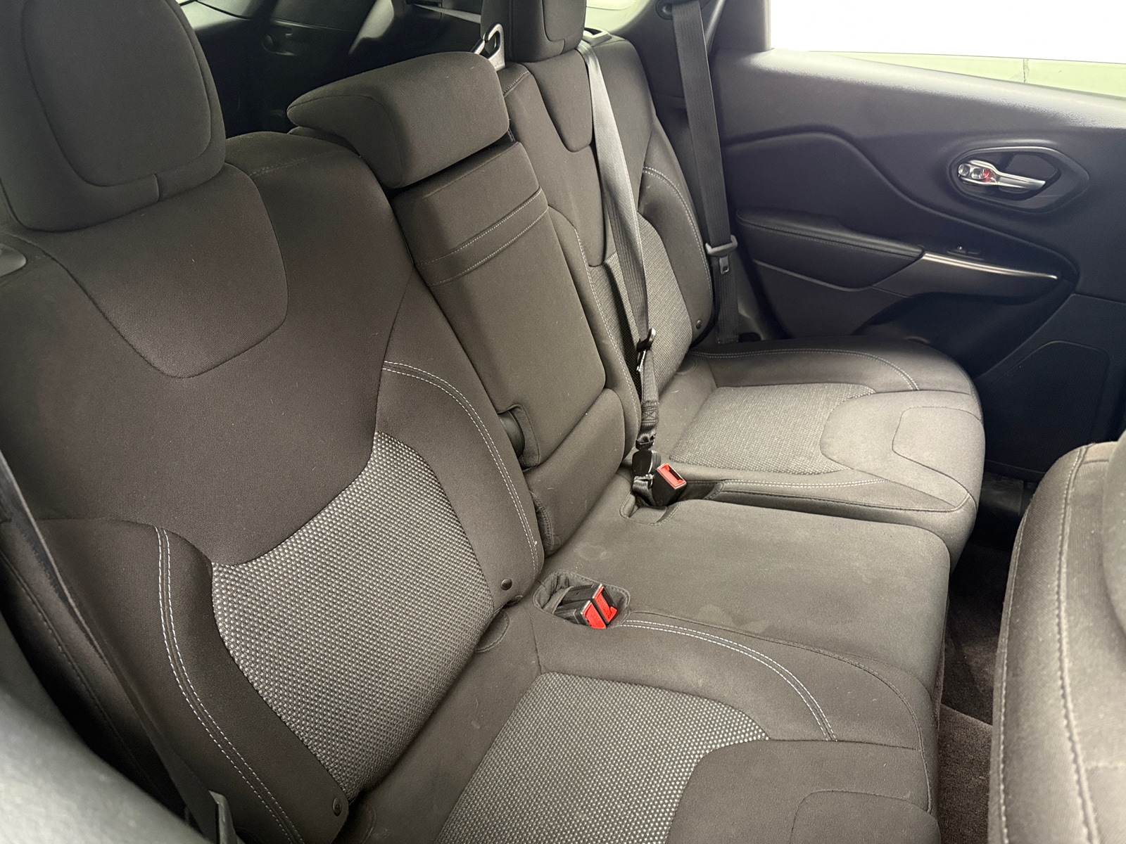 Thumbnail: 2019 Jeep Cherokee - 6