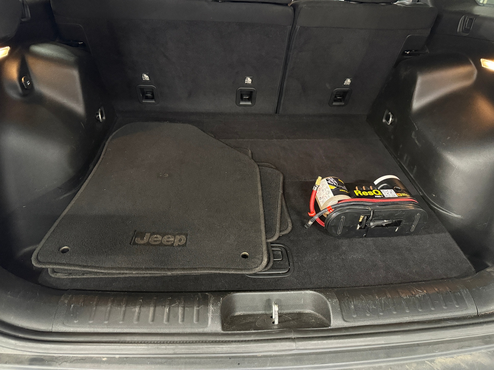 Thumbnail: 2019 Jeep Cherokee - 7