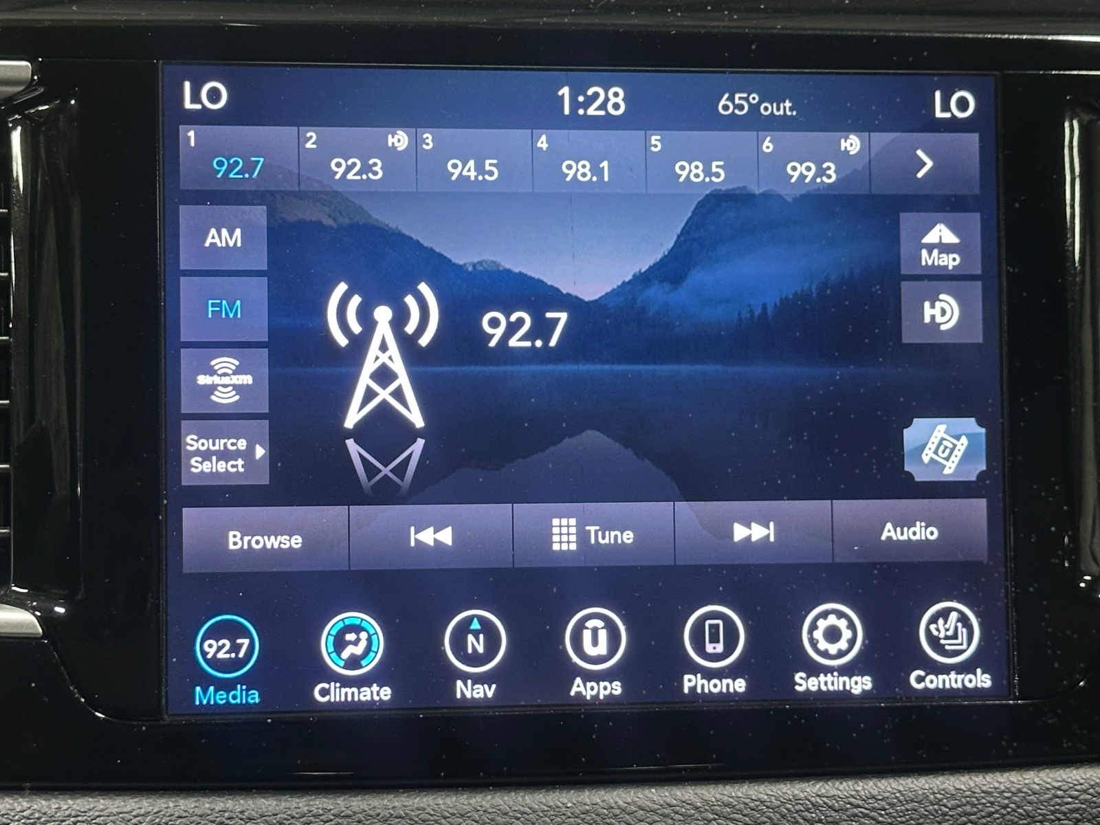 Thumbnail: 2020 Chrysler Pacifica - 3