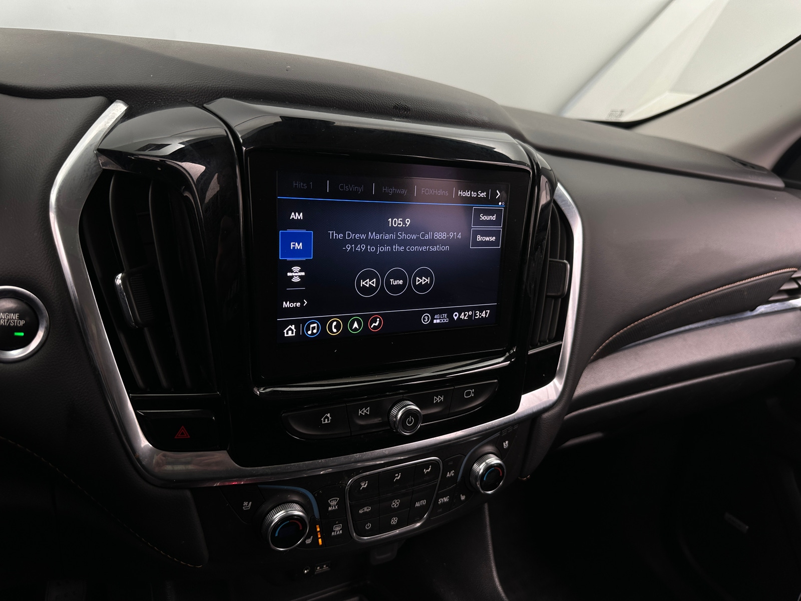 Thumbnail: 2021 Chevrolet Traverse - 3