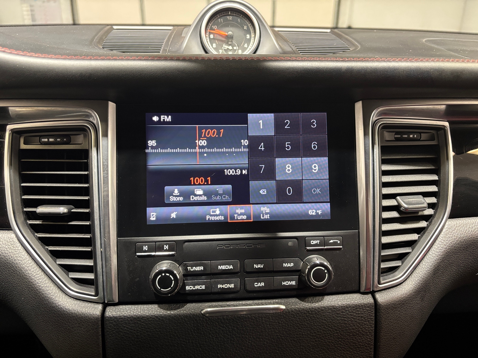 Thumbnail: 2018 Porsche Macan - 3