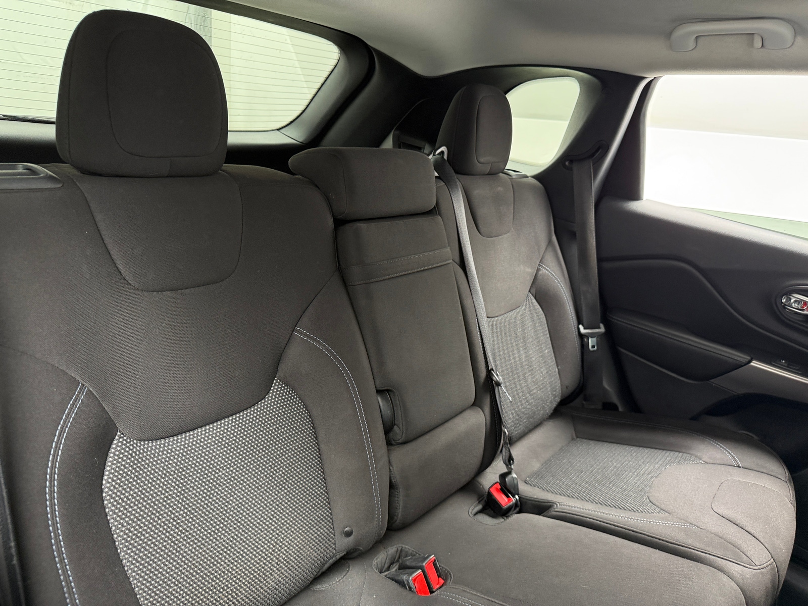 Thumbnail: 2019 Jeep Cherokee - 6