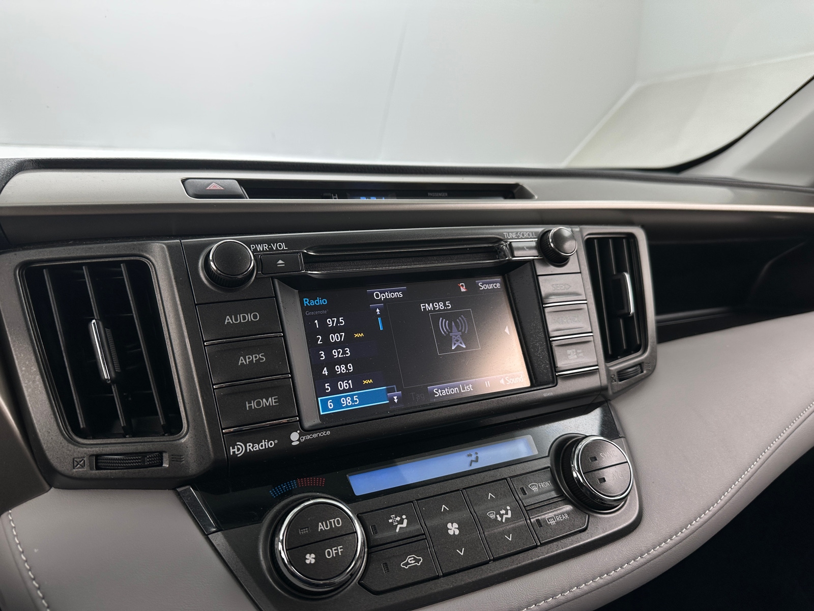 Thumbnail: 2014 Toyota RAV4 - 4