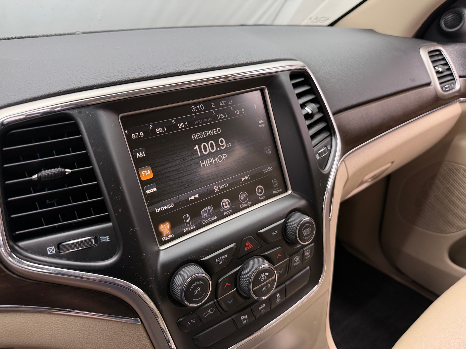 Thumbnail: 2015 Jeep Grand Cherokee - 3