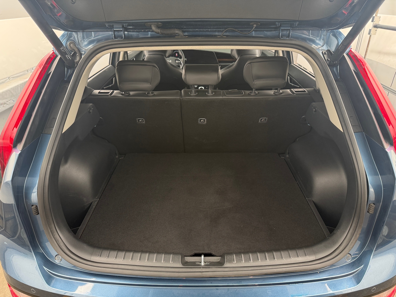 Thumbnail: 2025 Kia Niro - 7