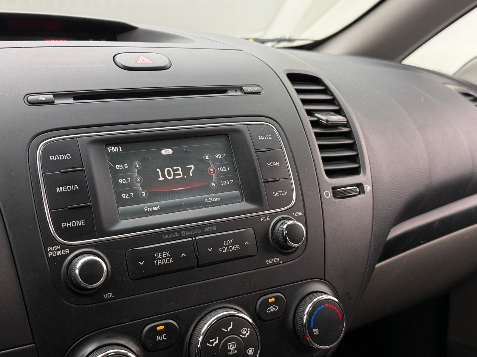 Thumbnail: 2016 Kia Forte - 4