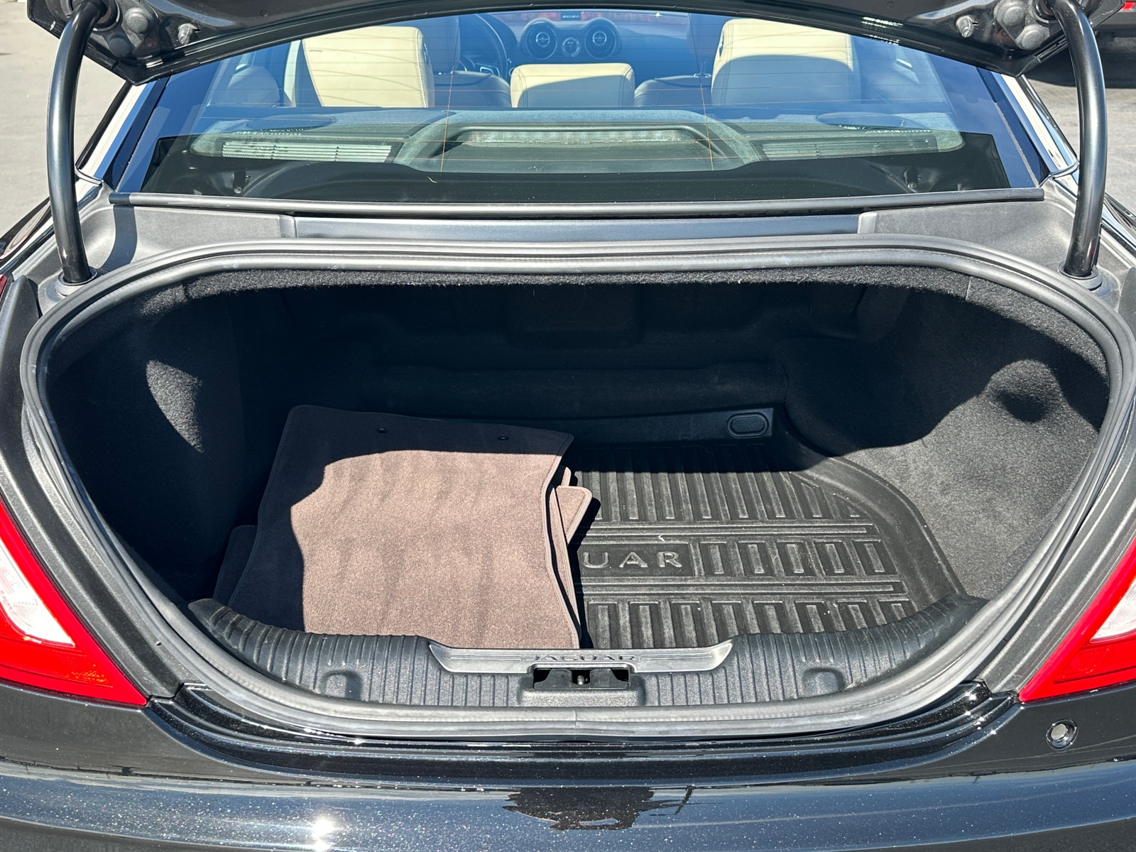 Thumbnail: 2017 Jaguar XJ - 6