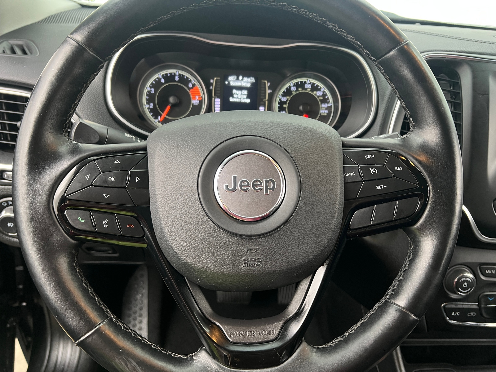 Thumbnail: 2021 Jeep Cherokee - 5